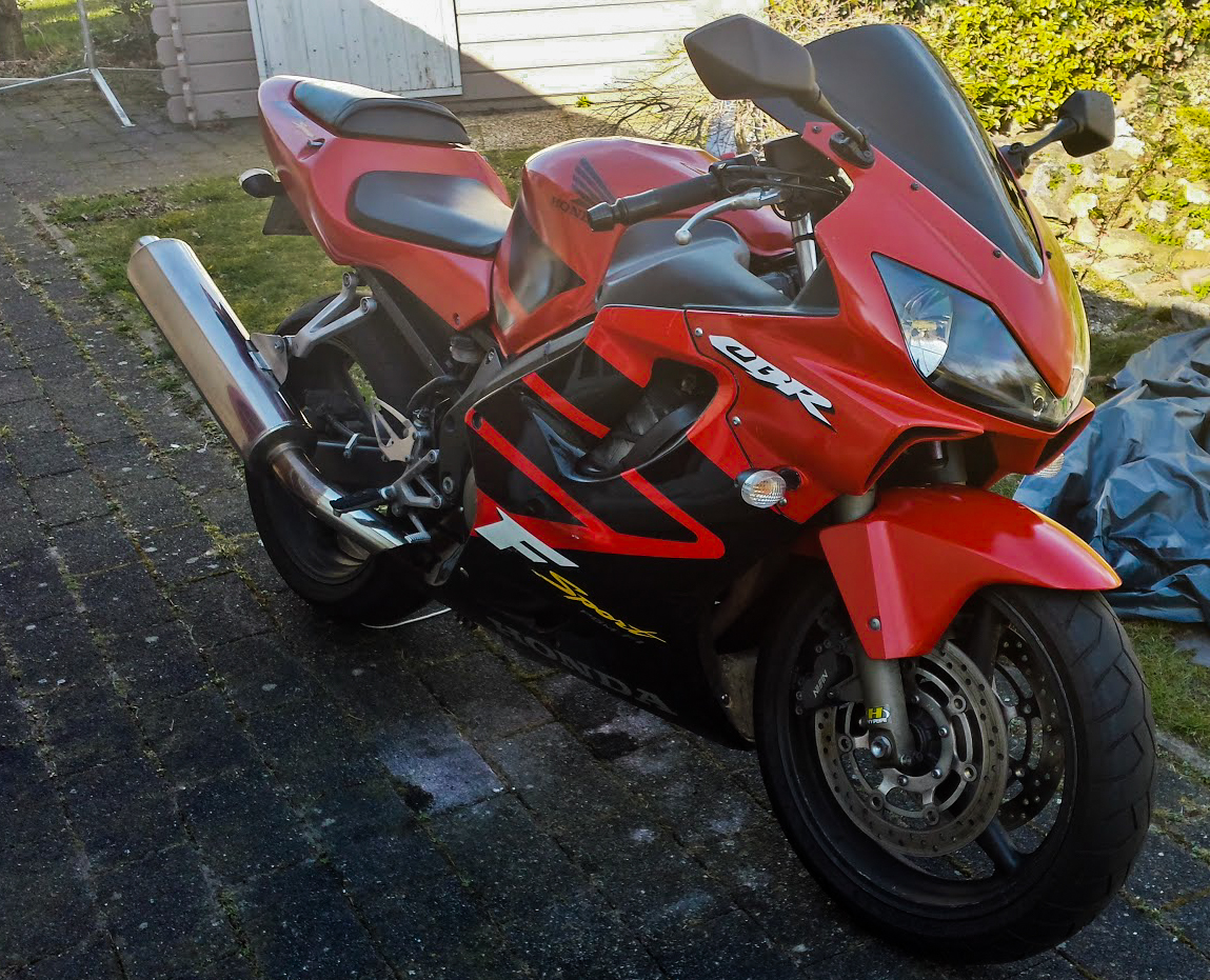 Czarna szyba Honda CBR F4i